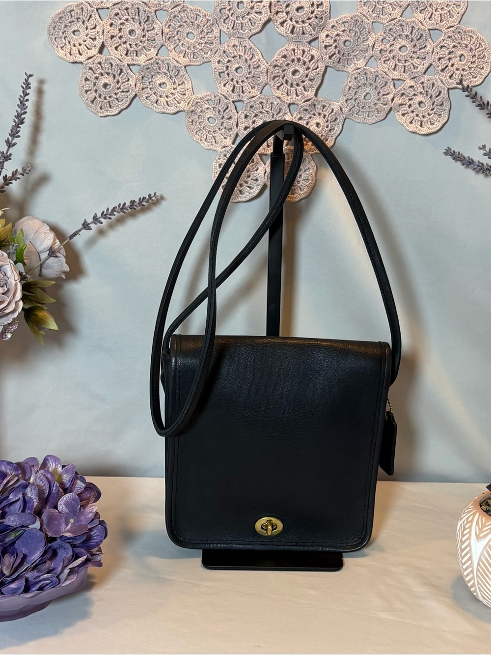 Coach vintage compact pouch bag, creed is pre-1994, the color is a deep NAVY